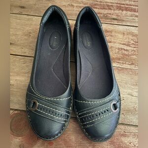 Clarks Dark Blue Leather Slip-On Flats with Contrast Stitching